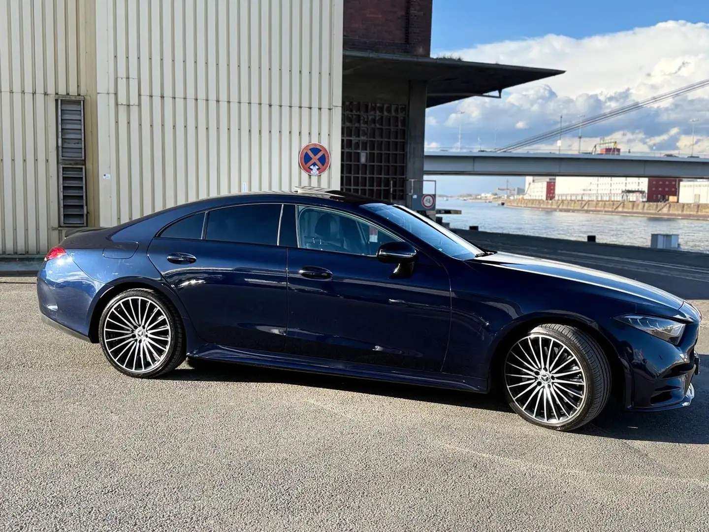 Mercedes-Benz CLS 300 AMG, Widescreen, Schiebedach, 20 Zoll, Kamera - 2