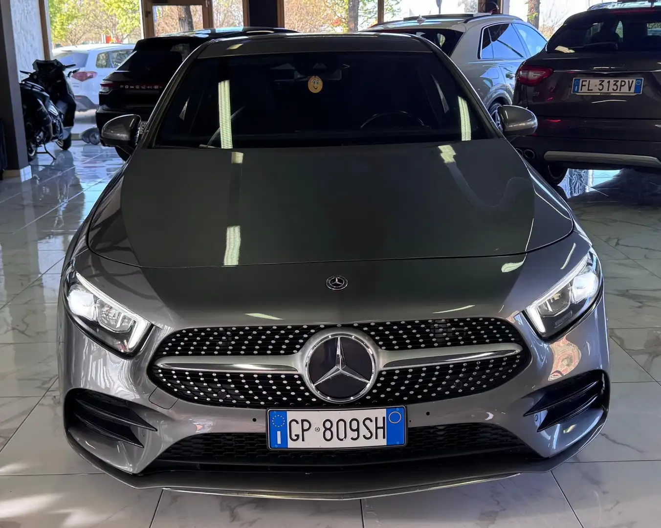 Mercedes-Benz A 180 Premium AMG 19 pollici - 2