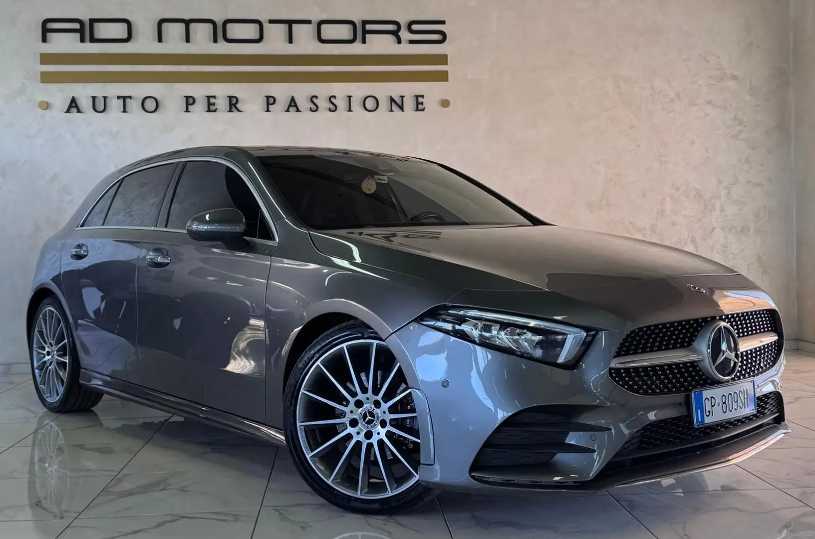 Mercedes-Benz A 180 Premium AMG 19 pollici - 1