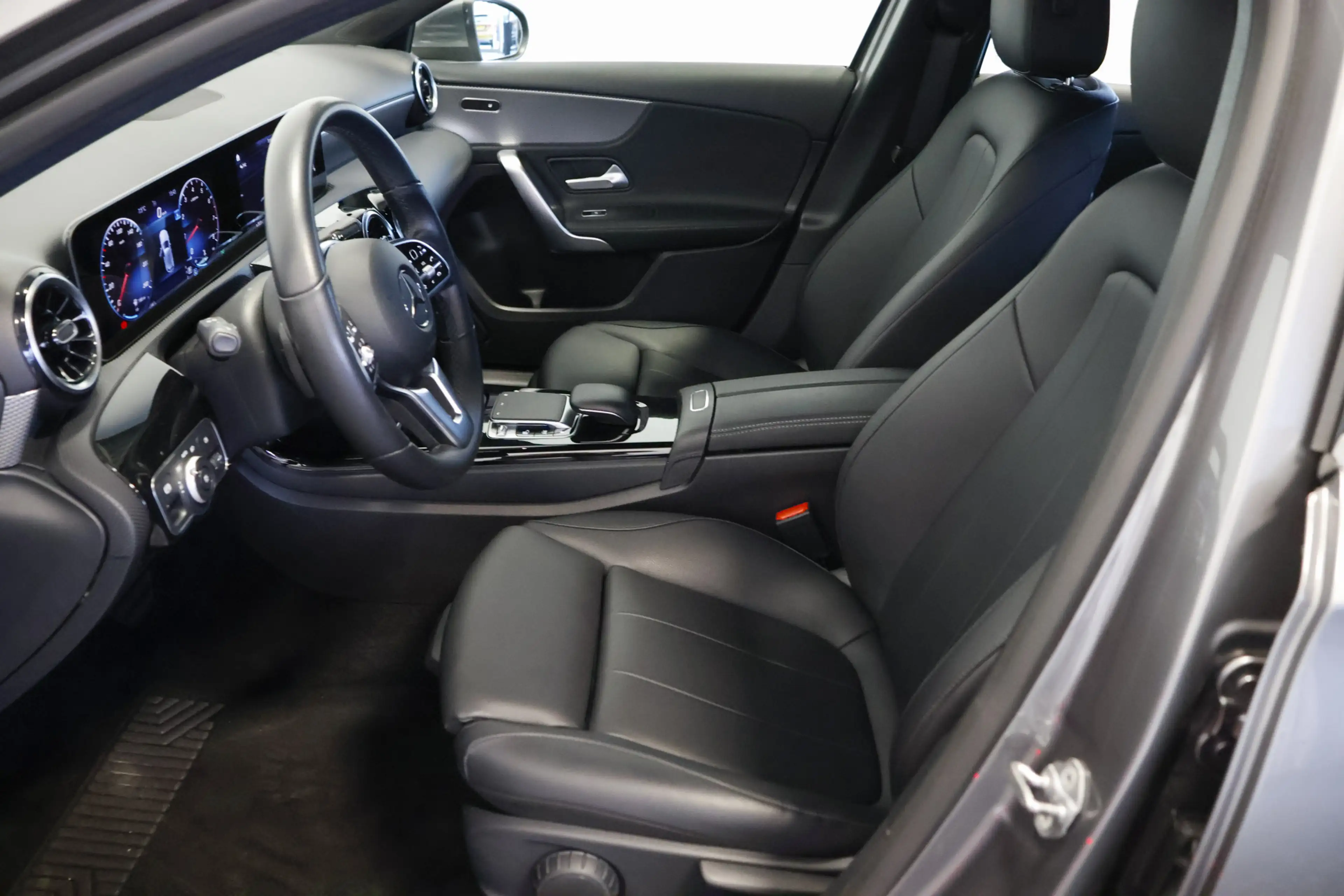 Mercedes-Benz A 220 Advantage / Leder / Navi / CarPlay / Camera / Crui — photo 10
