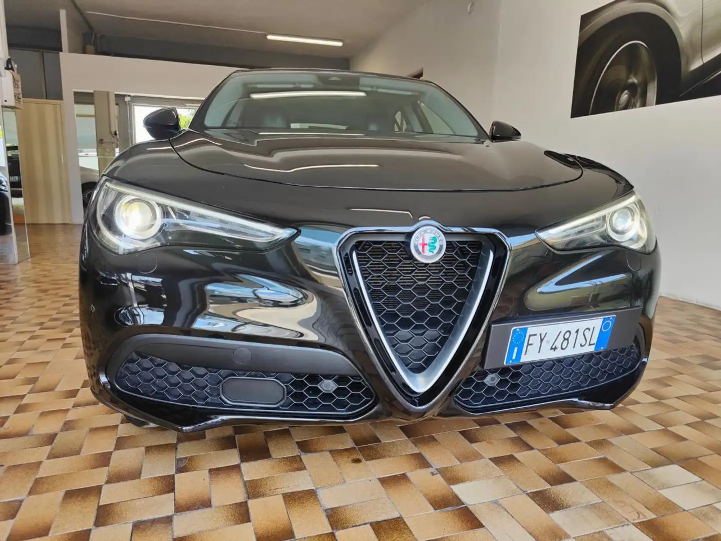 Alfa Romeo Stelvio VELOCE 4X4 AT8 DA 210 CV CON PELLE TOTALE Nero - 2