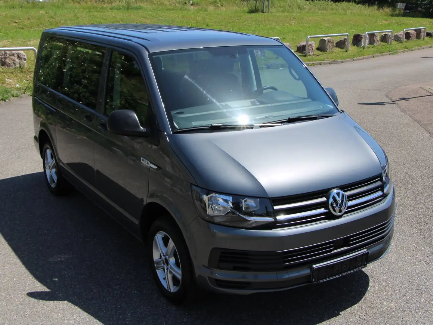 Volkswagen T6 Multivan TDI Trendline DSG 150 PS ACC AHK Grau - 2