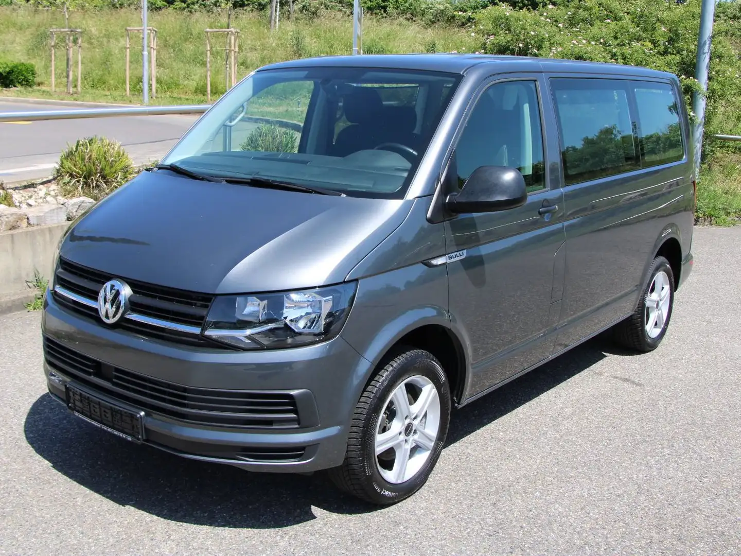 Volkswagen T6 Multivan TDI Trendline DSG 150 PS ACC AHK Grau - 1