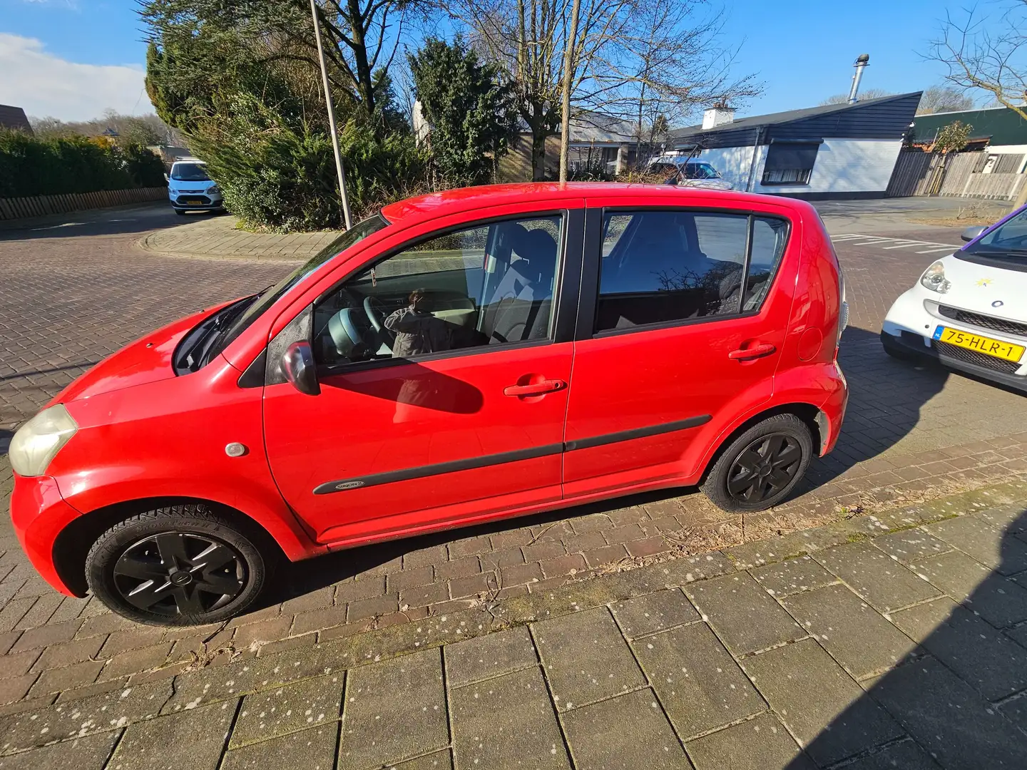 Daihatsu Sirion 1.0-12V Trend Red - 1