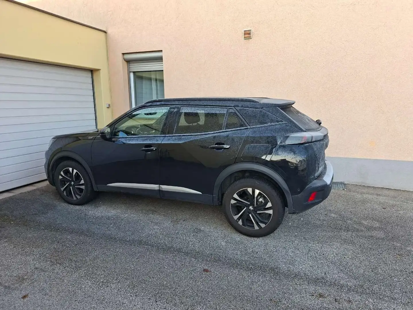 Peugeot 2008 Peugeot 2008 GT 1,5 BlueHDI 130 Schwarz - 2