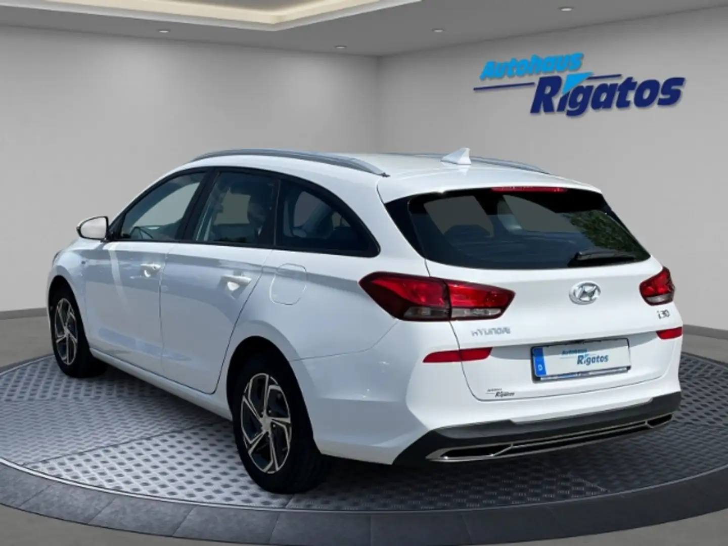 Hyundai i30 cw 1.6 CRDi Mild-Hybrid Trend Autom. Navigation Weiß - 2