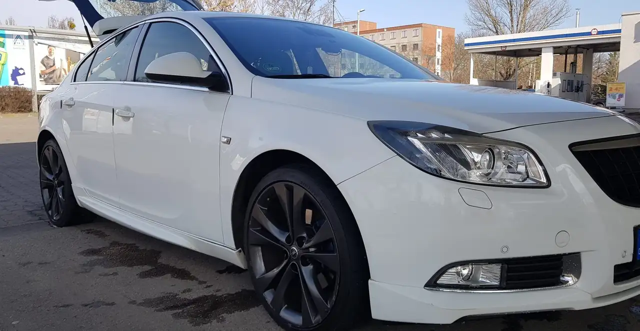 Opel Insignia 2.0 Turbo 4x4 Aut. Sport — photo 1 of 10