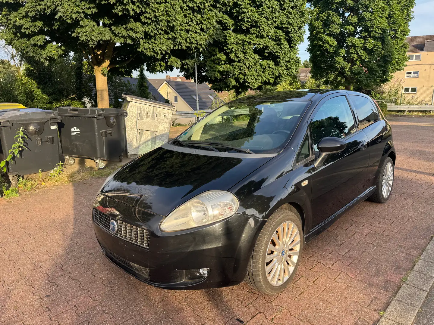 Fiat Grande Punto 1.4 16V Sport  KLIMA AlUFELGEN Schwarz - 2