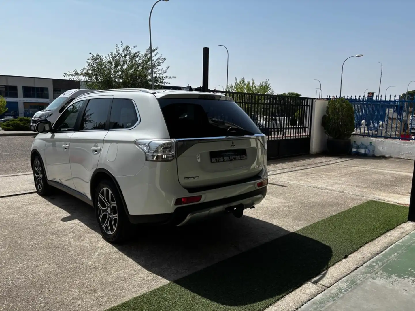 Mitsubishi Outlander 220DI-D Kaiteki AT 4WD Bianco - 2