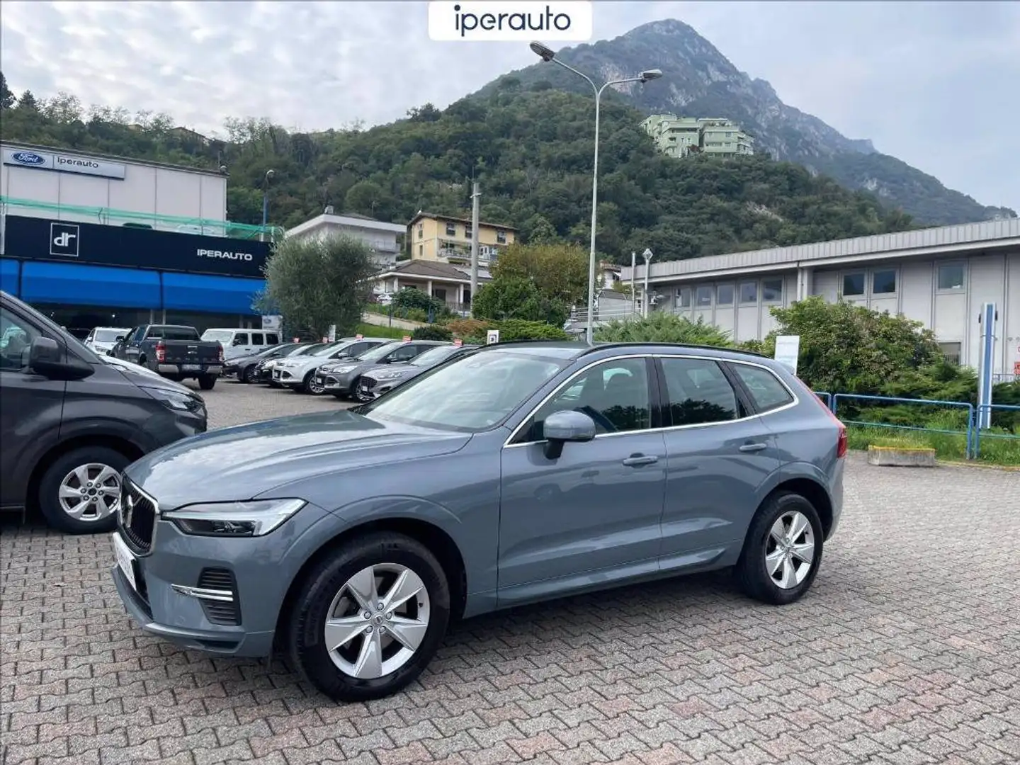 Volvo XC60 2.0 b4 momentum awd auto Gris - 2