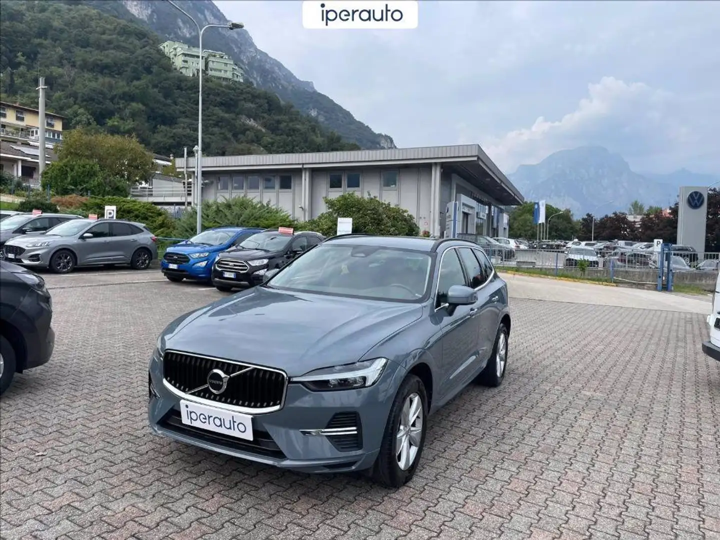 Volvo XC60 2.0 b4 momentum awd auto Gris - 1