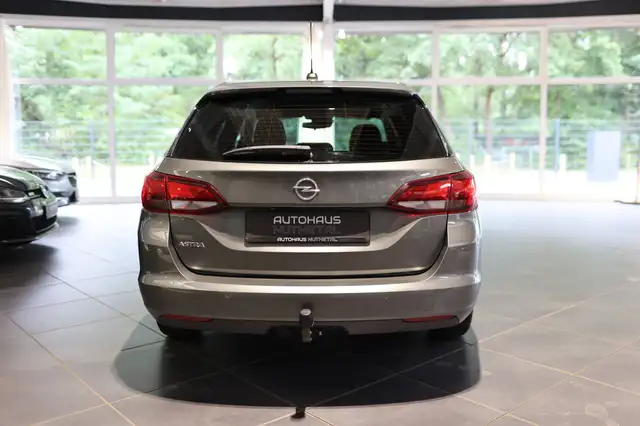 Opel Astra view 5