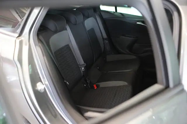 Opel Astra view 13