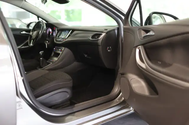Opel Astra view 11