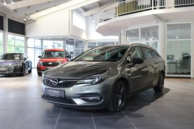 Opel Astra view 3