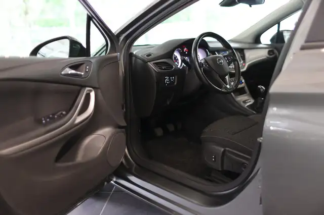 Opel Astra view 9