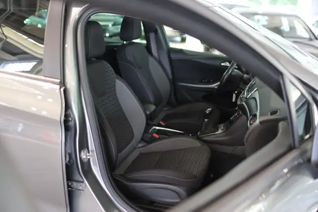 Opel Astra view 12