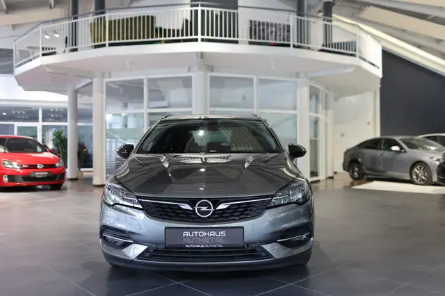 Opel Astra view 2