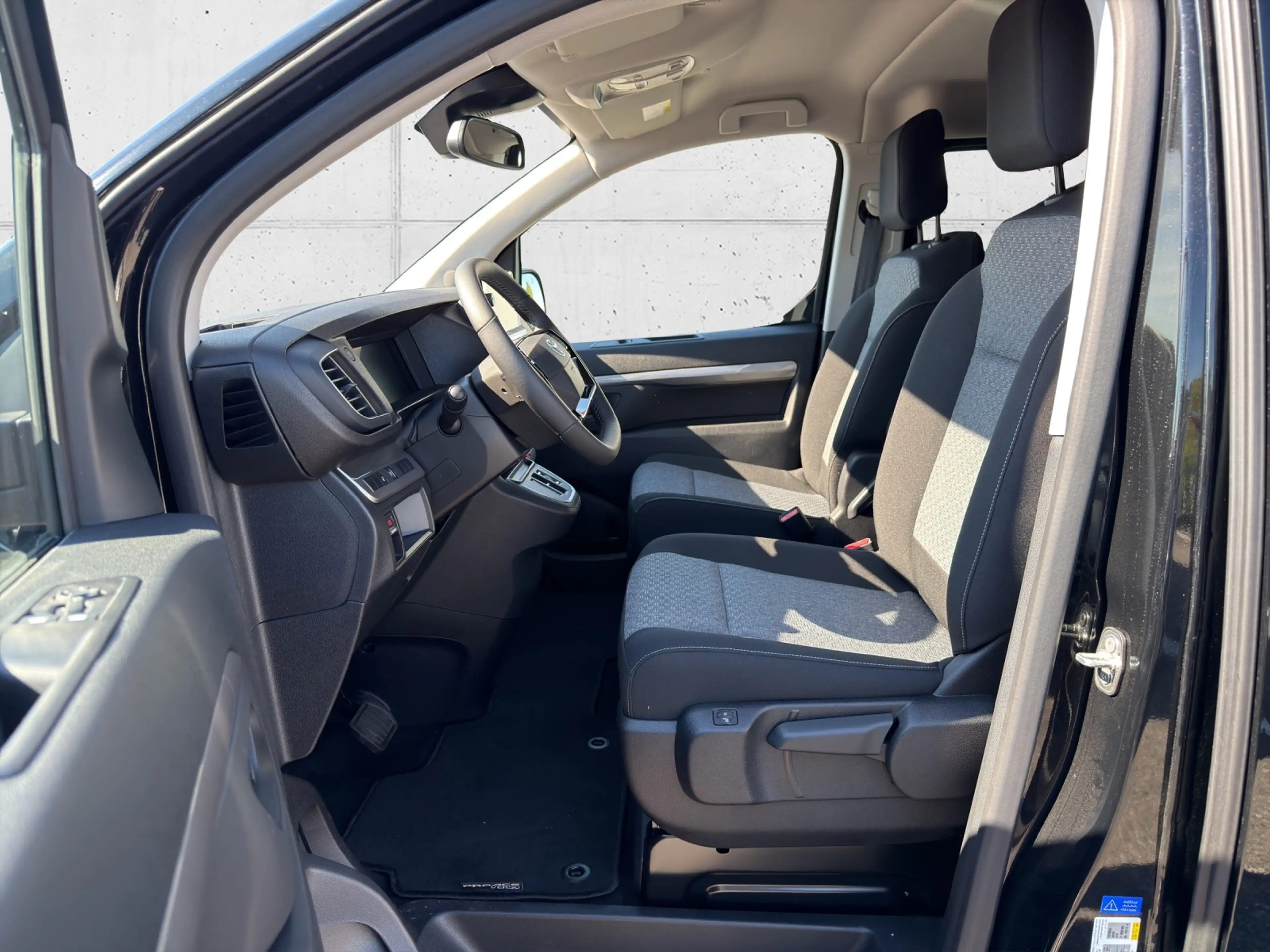 Toyota Proace Verso 2,2 D-4D 180 L2 Teamplayer 8-sitzig 5t. — photo 6
