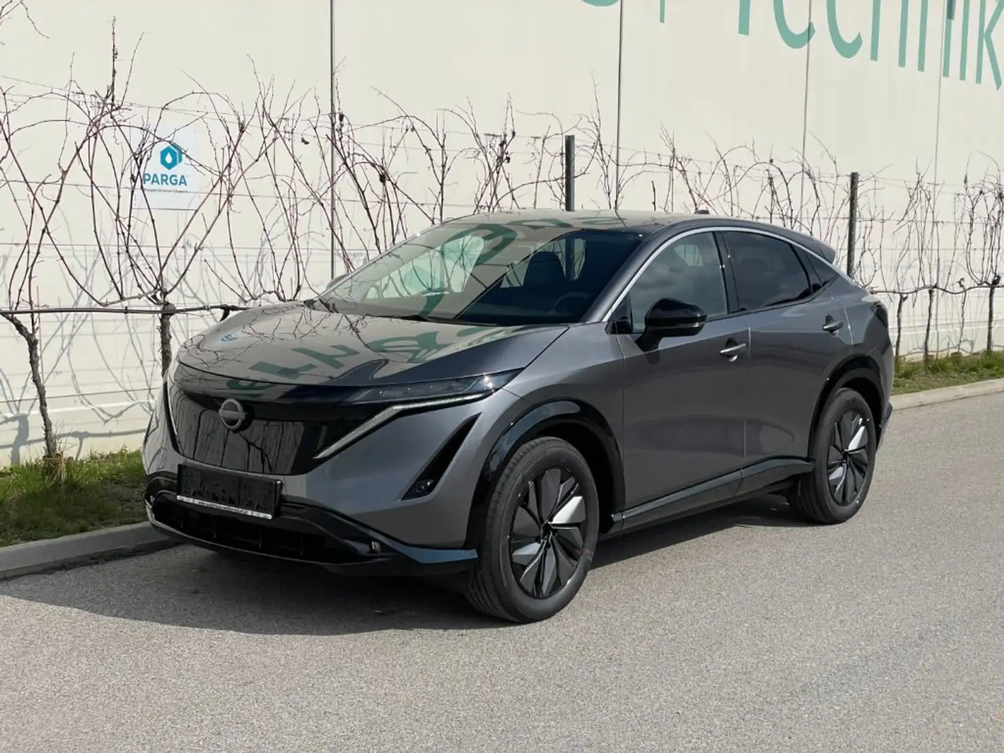 Nissan Ariya 63 kWh 218PS ADVANCE Grau - 2