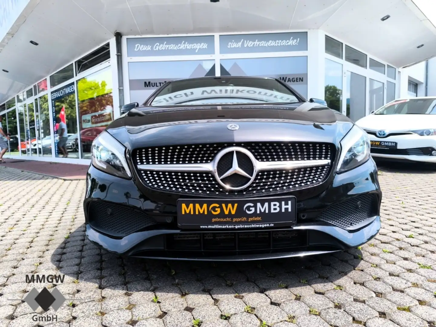 Mercedes-Benz A 180 AMG Sport Line BlueEfficiency Navi/LED/SHZ Schwarz - 2