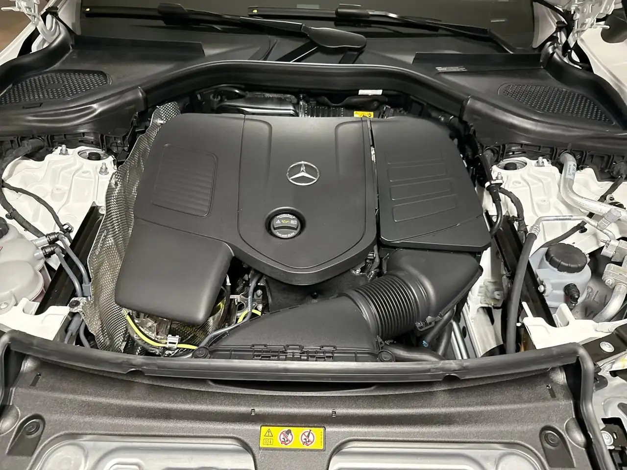 Mercedes-Benz GLC снимка Mercedes-Benz GLC