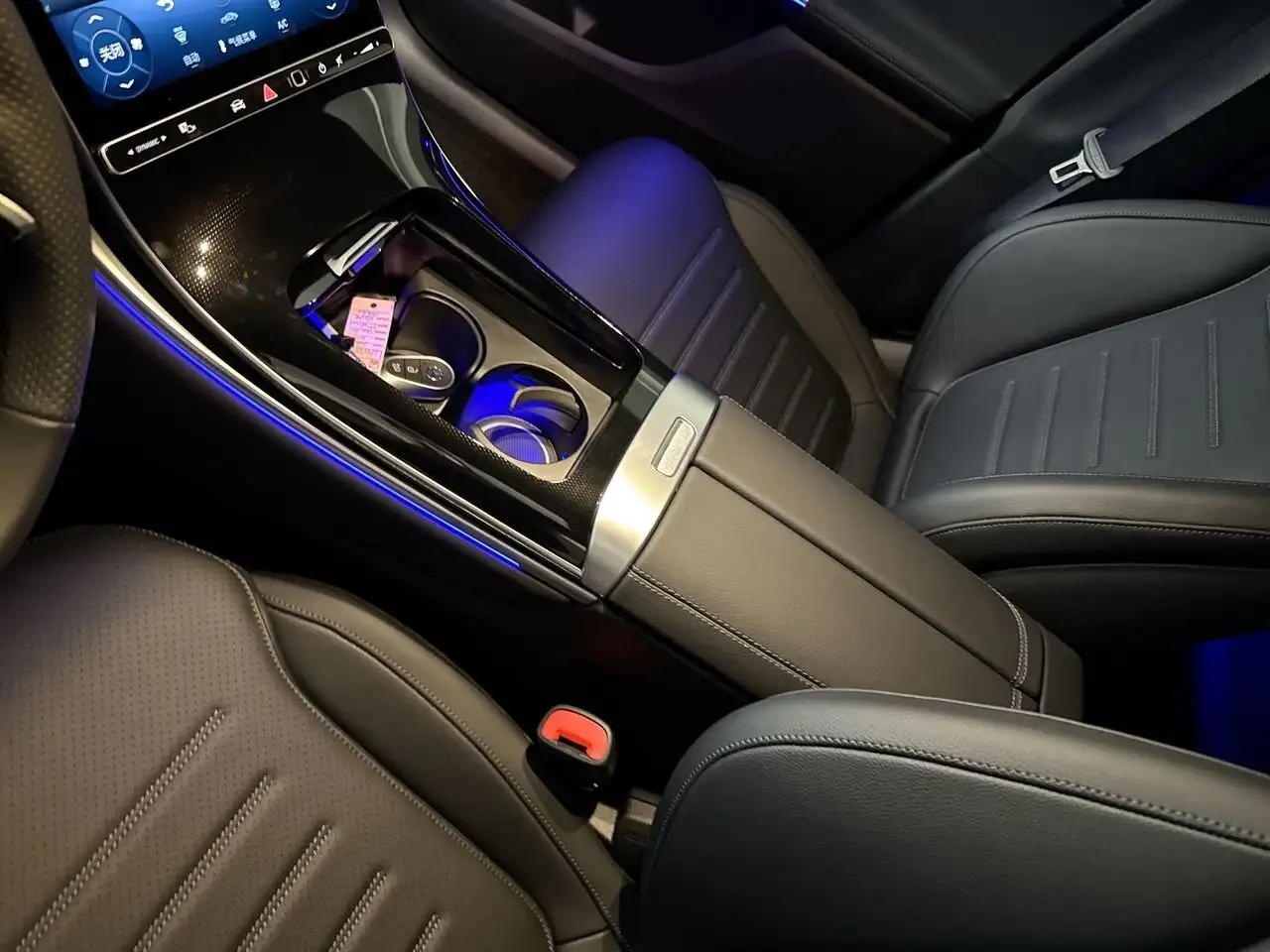 Mercedes-Benz GLC снимка Mercedes-Benz GLC