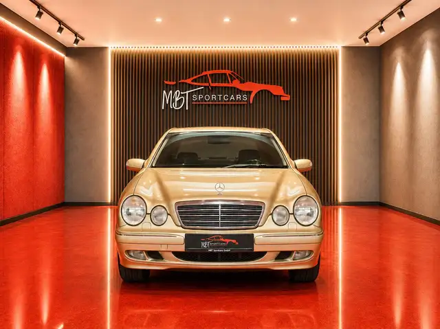 Mercedes-Benz E 320 E320/3.2 V6 224PS/4MATIC/ELEGANCE/TRAVERTINBEIGE