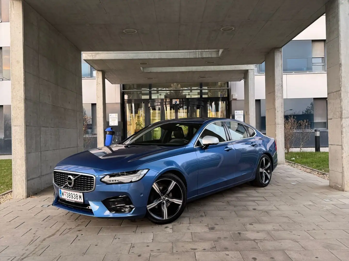Volvo S90 D4 R-Design Azul - 2