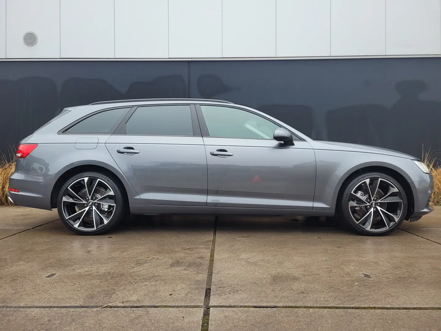 Audi A4 Avant 35TFSI *AUT.*XENON*KEYLESS*PTS*NAVI* Grau - 2