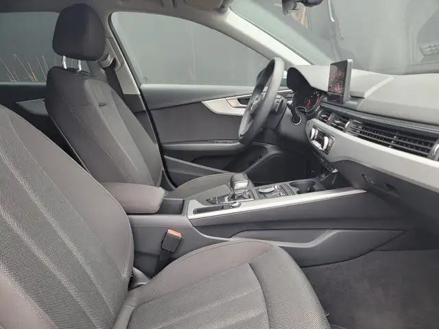 Audi A4 view 10