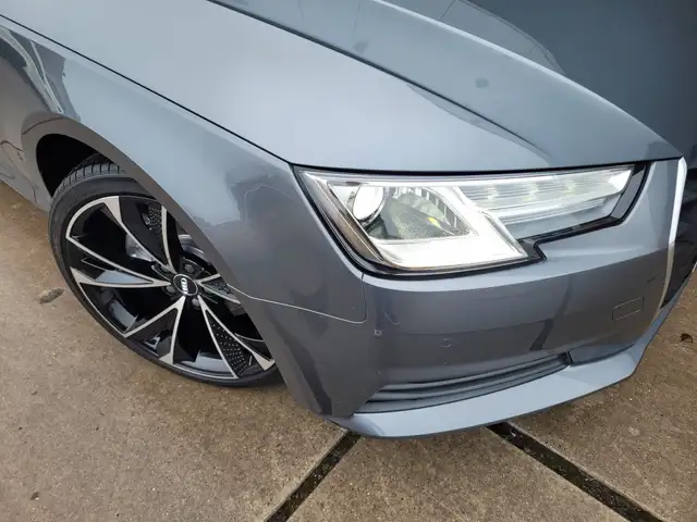 Audi A4 view 7
