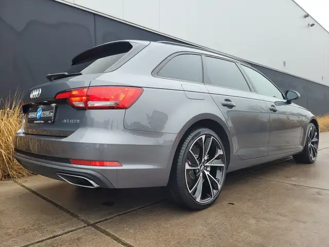 Audi A4 view 3