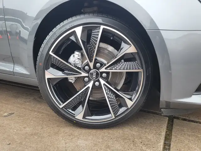 Audi A4 view 8