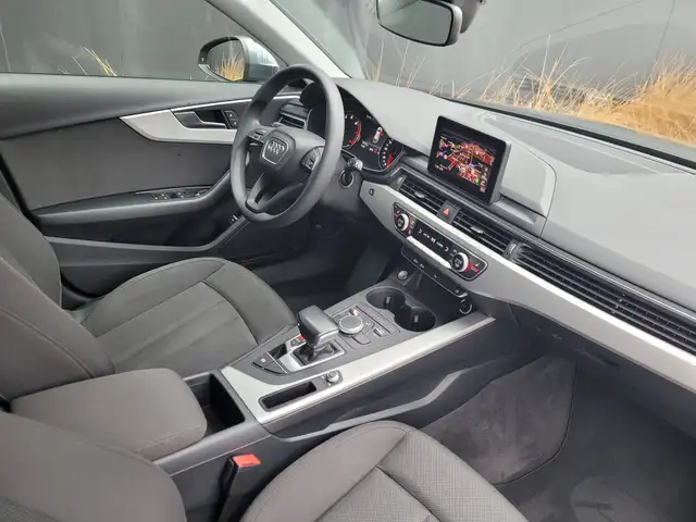 Audi A4 view 11