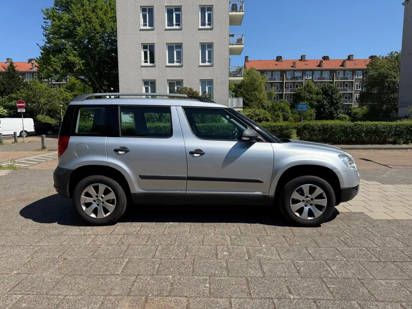 Skoda Yeti 1.2 TSI Active Plus Airco APK 02-2026 siva - 2