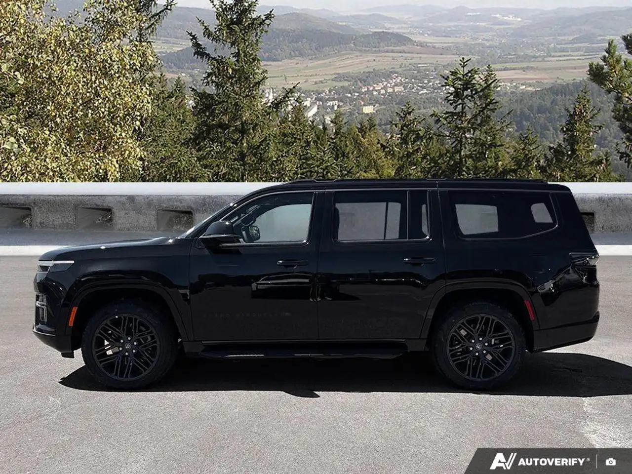 Jeep Grand Wagoneer снимка Jeep Grand Wagoneer
