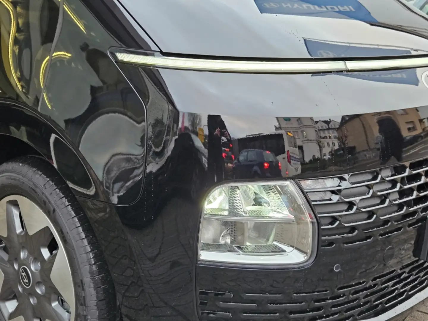 Hyundai STARIA Hybrid 1.6 T-GDI TREND, Easy-Access, Park-Paket, 1 Noir - 2