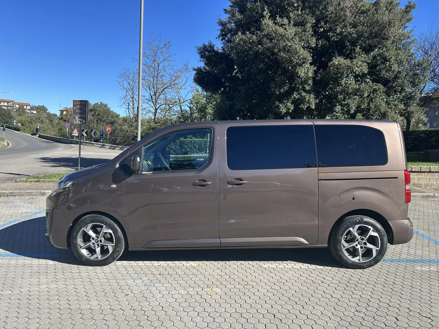 Citroen Spacetourer BLUEHDI 115 S&S M FEEL Braun - 1