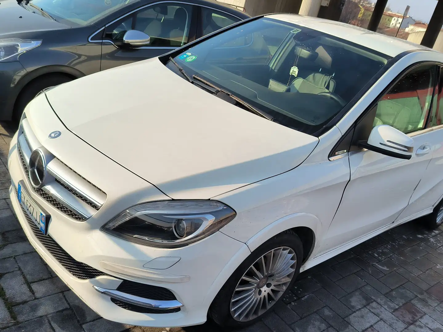 Mercedes-Benz B 200 ngd Premium Beyaz - 2