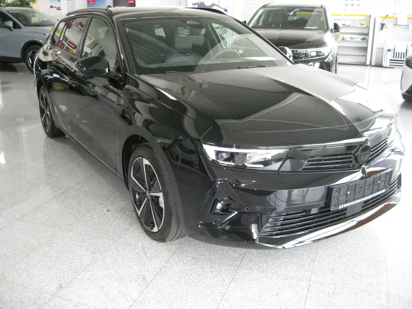 Opel Astra GS Line Schwarz - 2