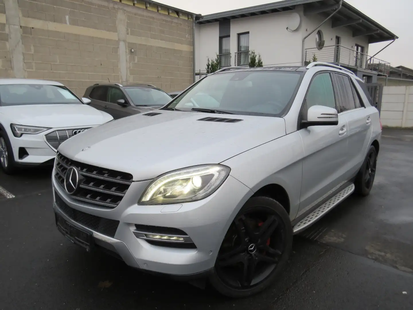 Mercedes-Benz ML 400 ML 400 *PANO *LEDER *AHK *XENON *STANDHEIZUNG Silber - 1
