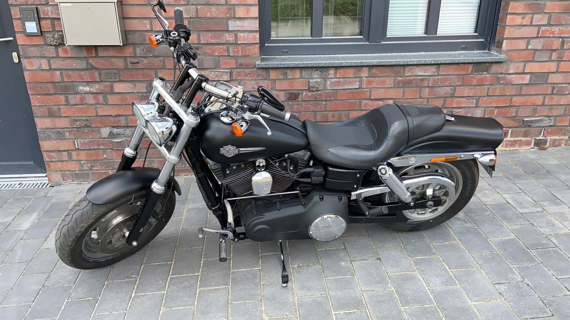 Harley-Davidson Fat Bob crna - 1