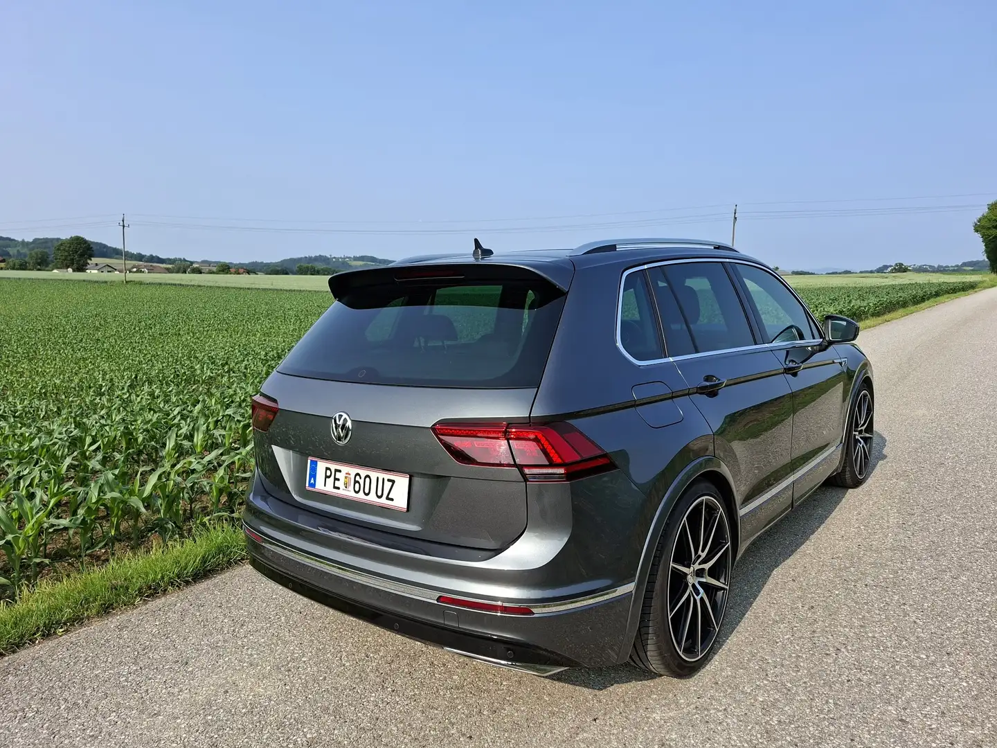 Volkswagen Tiguan Sky, Panoramadach, R-Line, .. Grau - 2