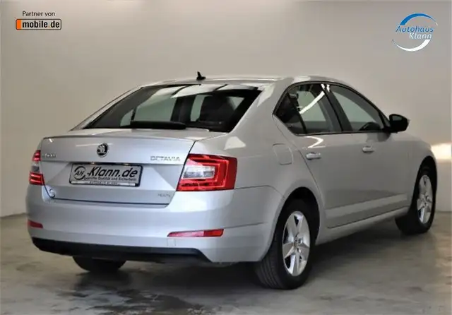 Skoda Octavia view 4