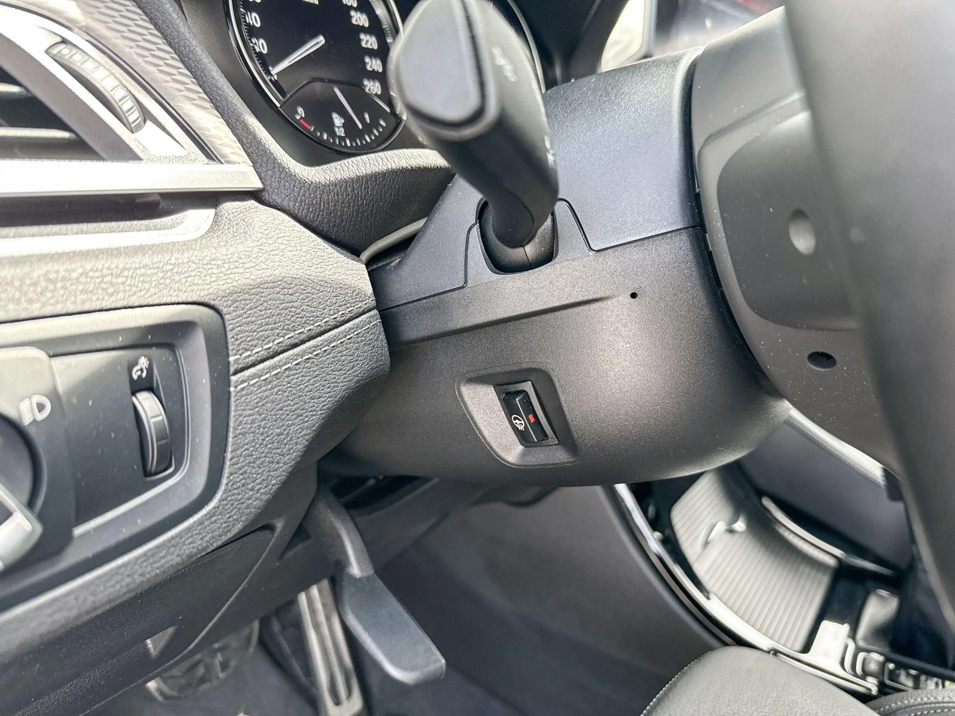 BMW X2 xDrive25e High Executive M-Sport — photo 23