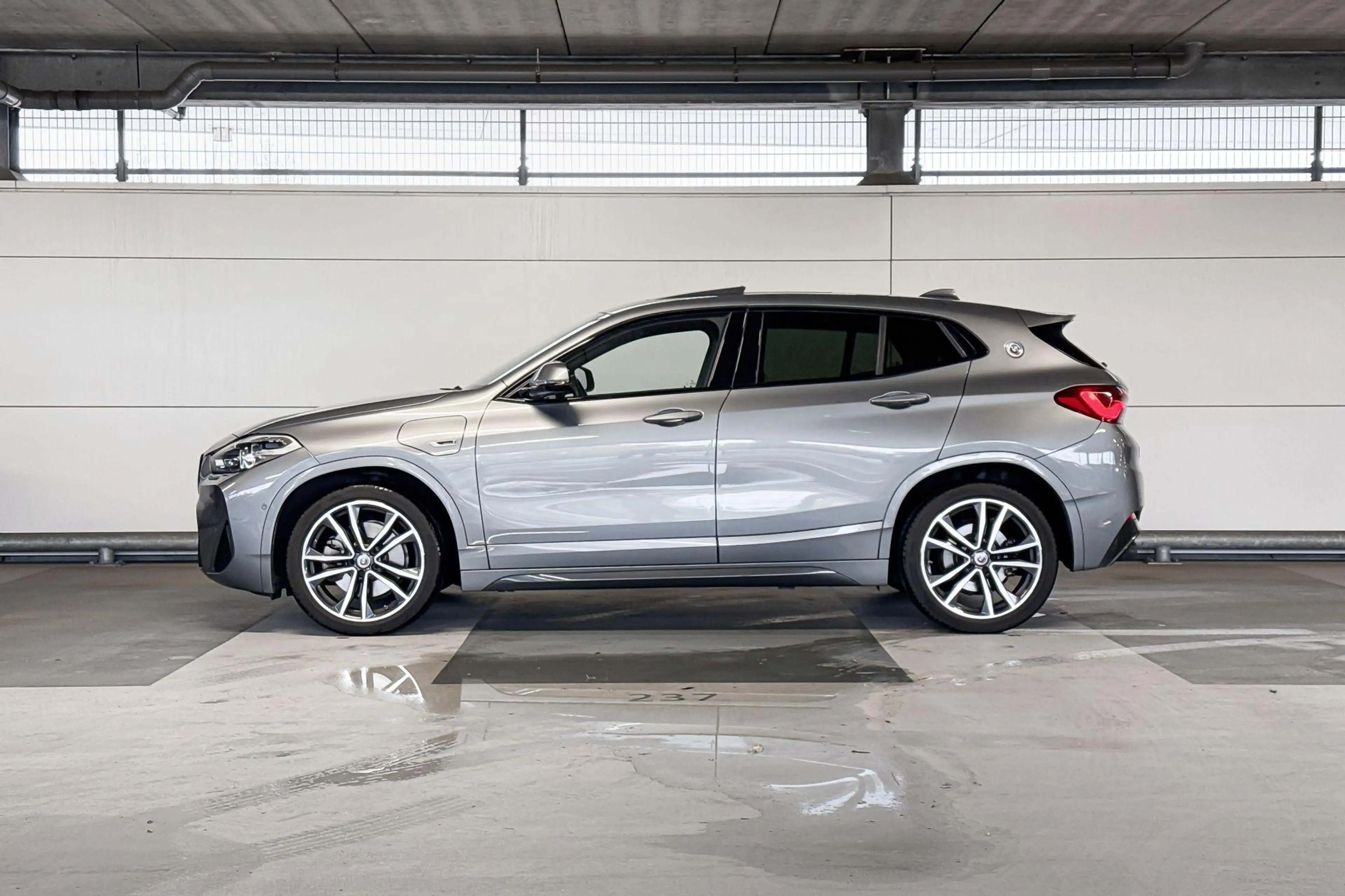 BMW X2 xDrive25e High Executive M-Sport — photo 2