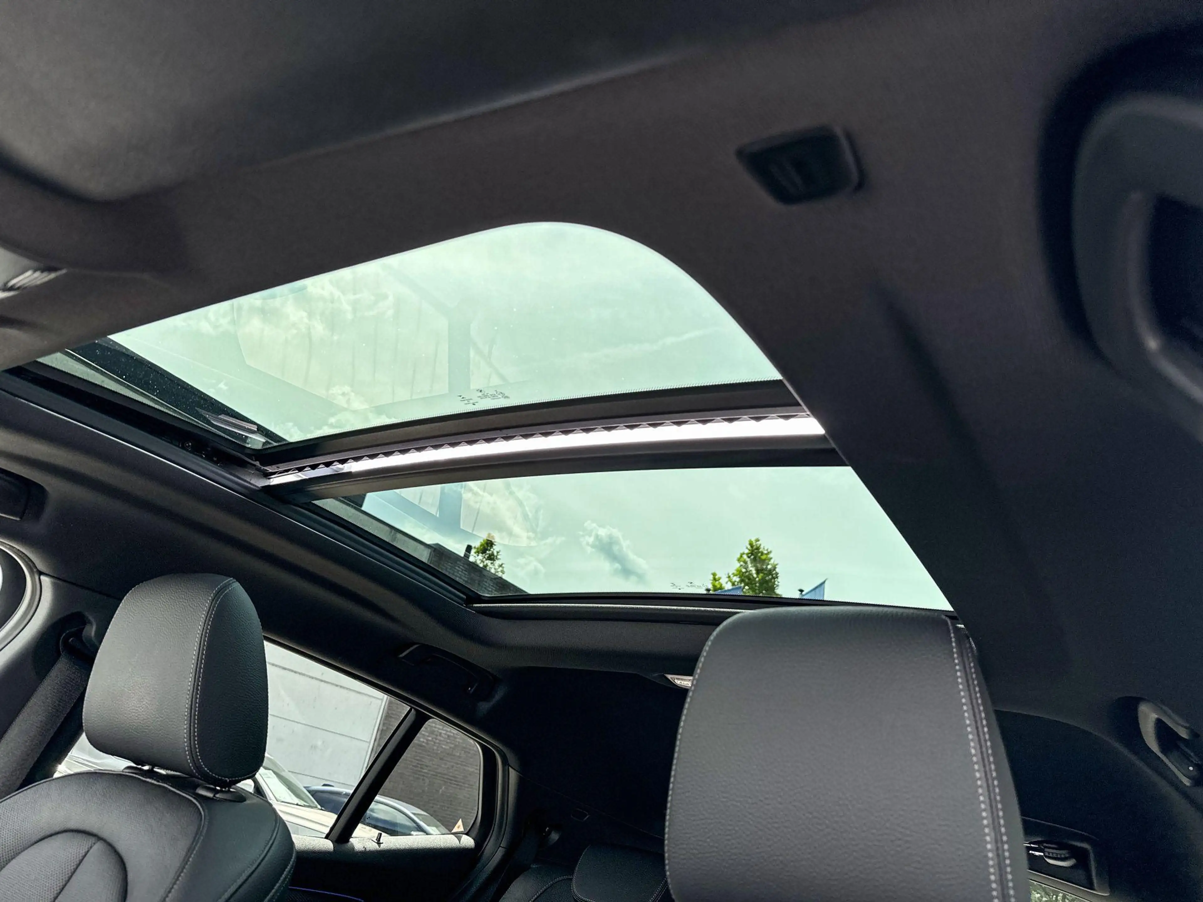 BMW X2 xDrive25e High Executive M-Sport — photo 28