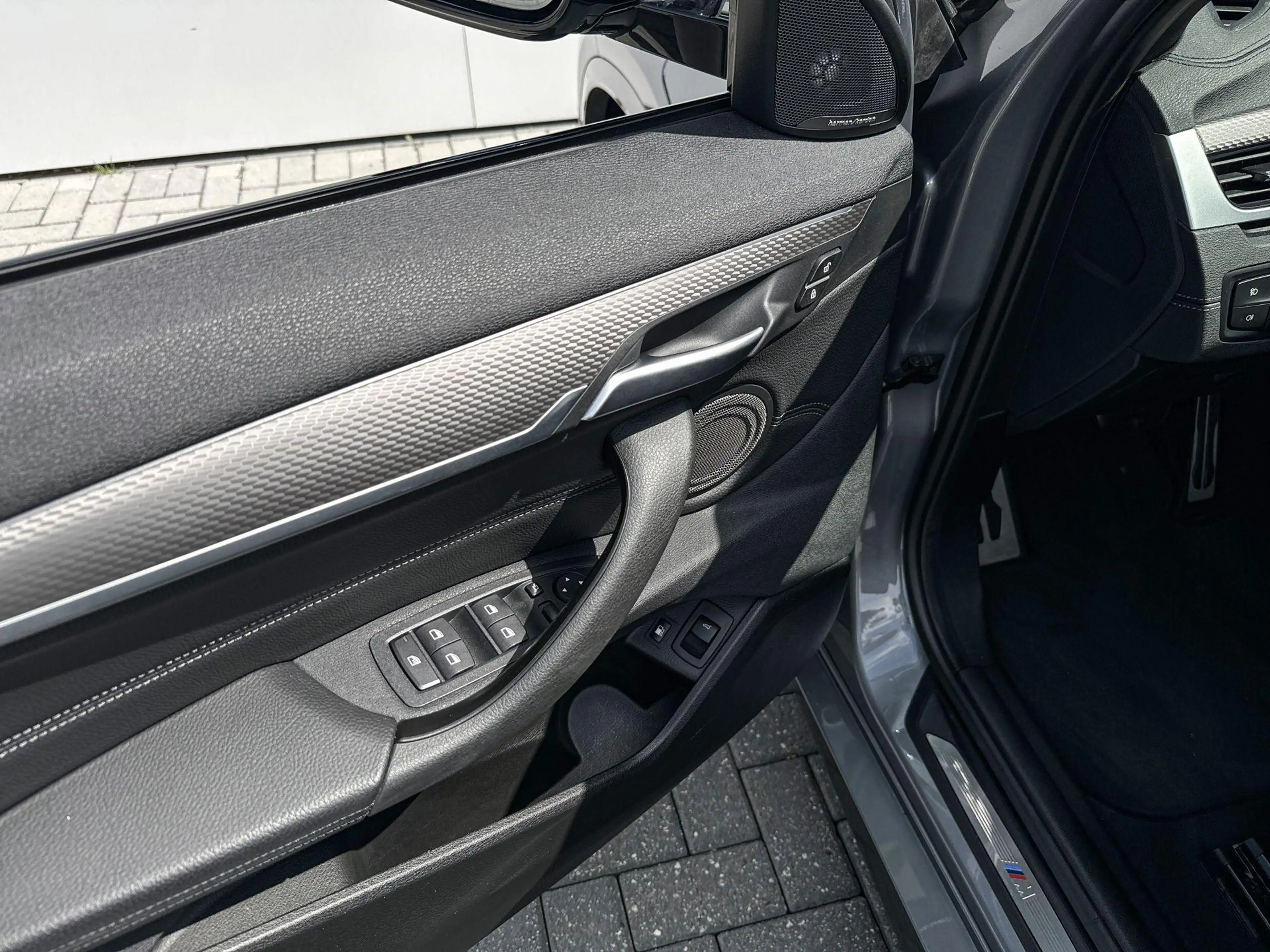 BMW X2 xDrive25e High Executive M-Sport — photo 31