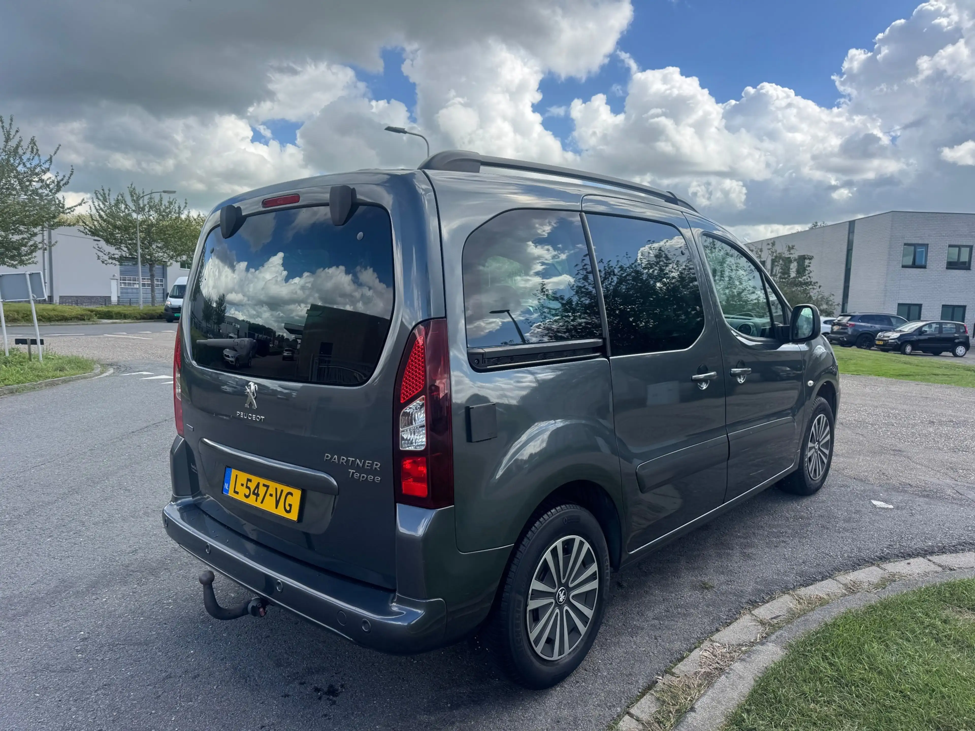 Peugeot Partner Tepee 2017 * 1.2 PureTech Active * MPV * APK * — photo 5